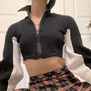 Black & White Sporty Zip Up Cropped Longsleeve